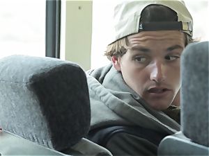 Bonnie Rottens bj's off her guy on a bus